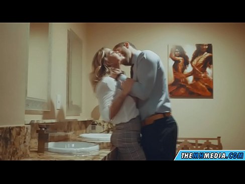 ❤️ Uma blonde obugaxayo ekuyenga endlini yangasese yomphakathi Ucansi ku-zu.oldsex.ru ﹏
